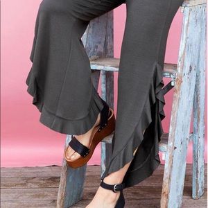 Matilda Jane cascading ruffle pants 2XL Iron